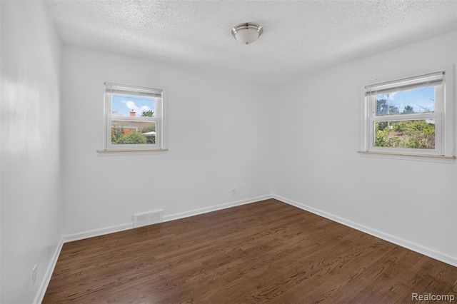 22864 Lambrecht Avenue, Eastpointe, MI 48021