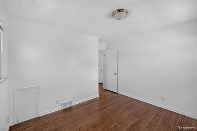 22864 Lambrecht Avenue, Eastpointe, MI 48021