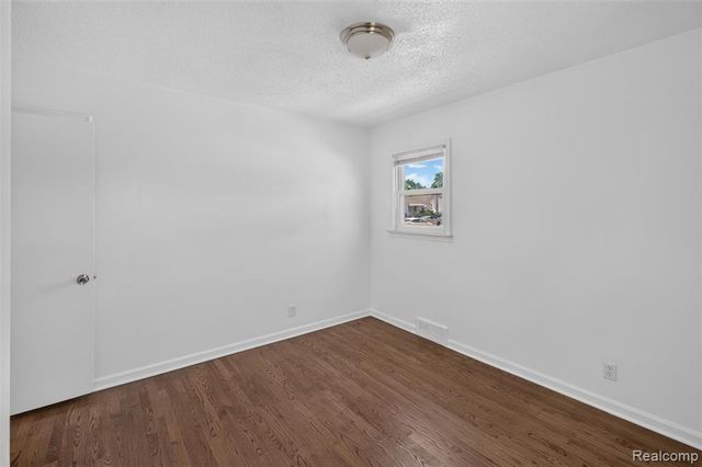 22864 Lambrecht Avenue, Eastpointe, MI 48021