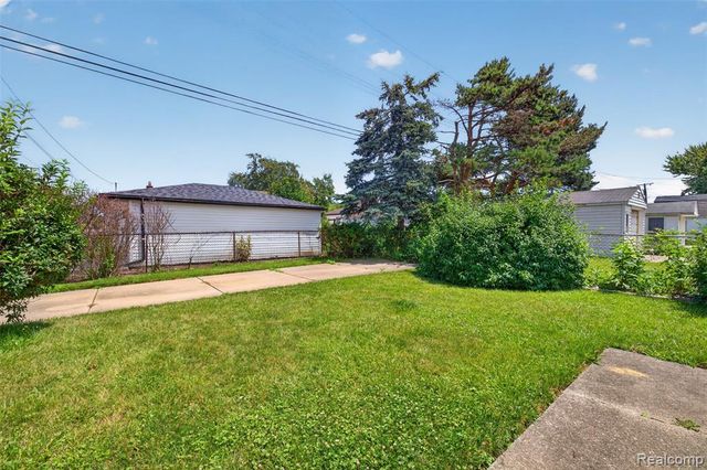 22864 Lambrecht Avenue, Eastpointe, MI 48021