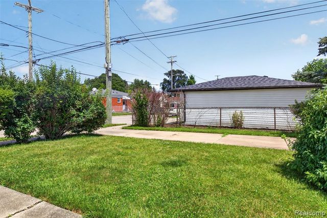 22864 Lambrecht Avenue, Eastpointe, MI 48021