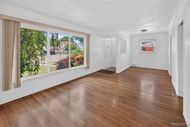 22864 Lambrecht Avenue, Eastpointe, MI 48021
