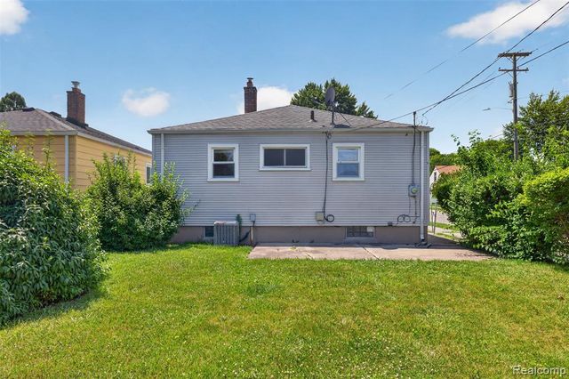 22864 Lambrecht Avenue, Eastpointe, MI 48021