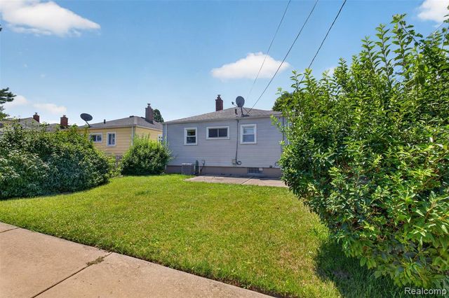 22864 Lambrecht Avenue, Eastpointe, MI 48021
