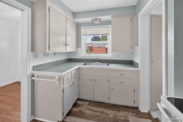 22864 Lambrecht Avenue, Eastpointe, MI 48021