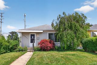 22864 Lambrecht Avenue, Eastpointe, MI 48021