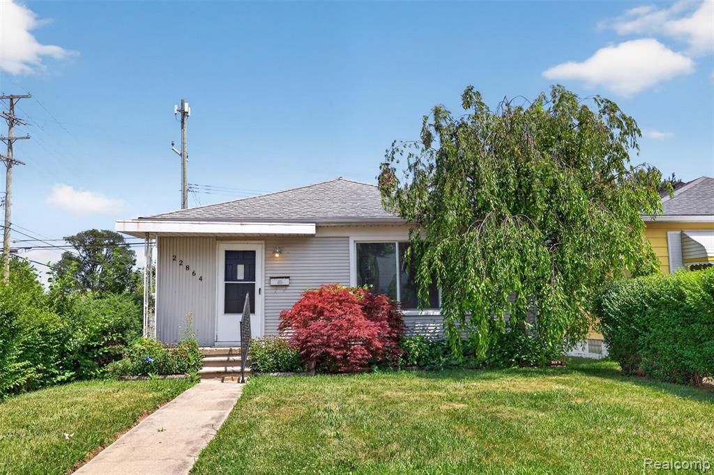 22864 Lambrecht Avenue, Eastpointe, MI 48021