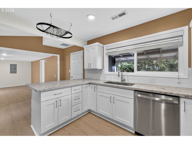 875 Se 66TH Way, Hillsboro, OR 97123