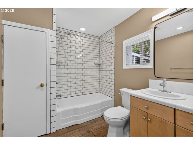875 Se 66TH Way, Hillsboro, OR 97123