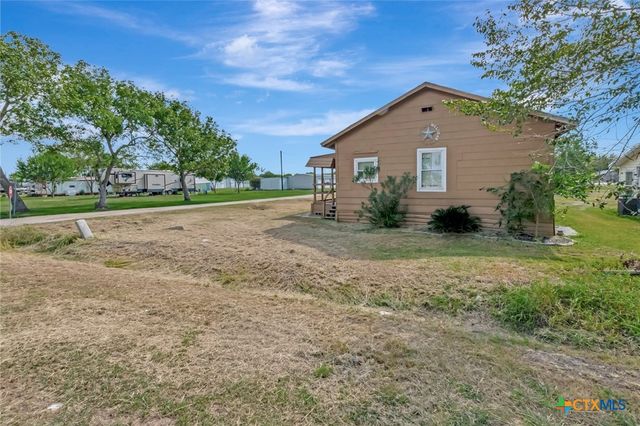 103 5th Street, Seadrift, TX 77983