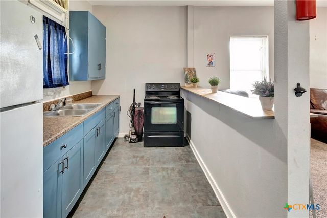 103 5th Street, Seadrift, TX 77983