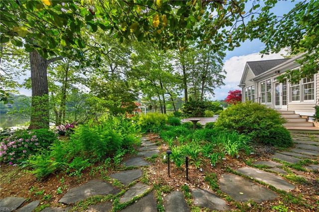 1572 Adams DR W, Suffolk, VA 23436