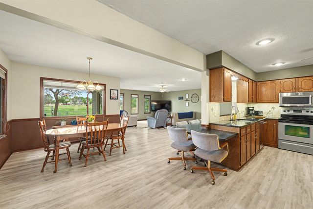 121 W Wayne Ave, Salina, KS 67401