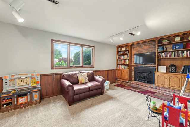 121 W Wayne Ave, Salina, KS 67401