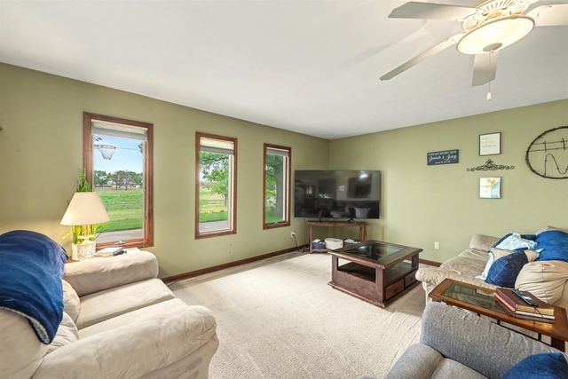 121 W Wayne Ave, Salina, KS 67401