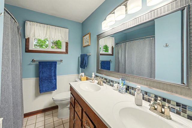 121 W Wayne Ave, Salina, KS 67401