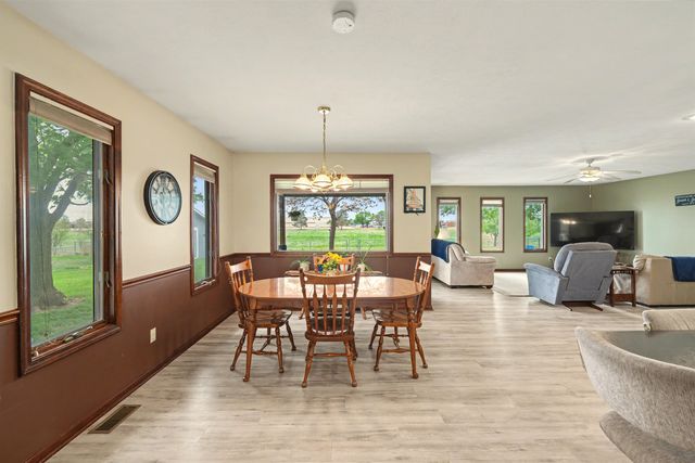 121 W Wayne Ave, Salina, KS 67401