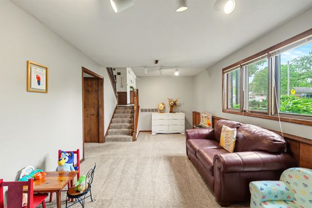 121 W Wayne Ave, Salina, KS 67401