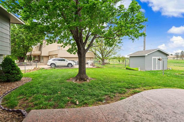 121 W Wayne Ave, Salina, KS 67401