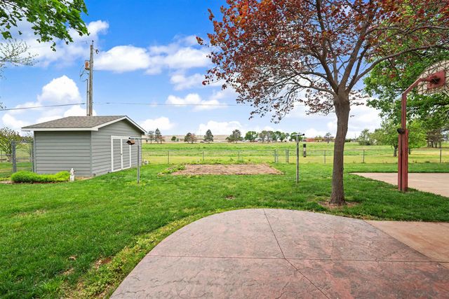 121 W Wayne Ave, Salina, KS 67401