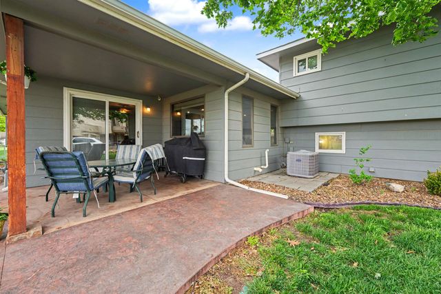 121 W Wayne Ave, Salina, KS 67401