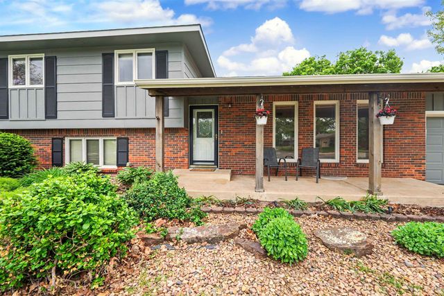 121 W Wayne Ave, Salina, KS 67401