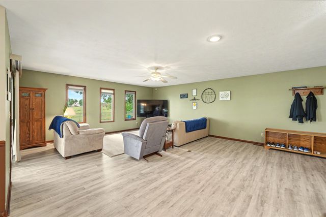 121 W Wayne Ave, Salina, KS 67401