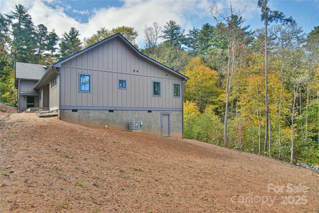 48 Crossings Circle, Fairview, NC 28730