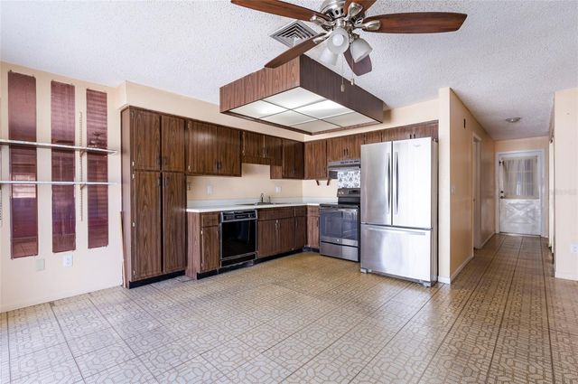 2456 TIMBERCREST CIRCLE W, Clearwater, FL 33763