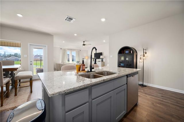 8145 OLDE TOWN Court, Alexandria, LA 71303