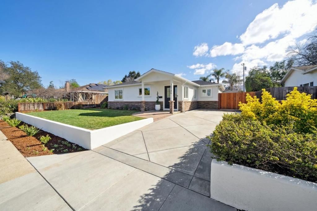 Image 4 of property listing at 15146 Stratford Drive, San Jose, CA 95124