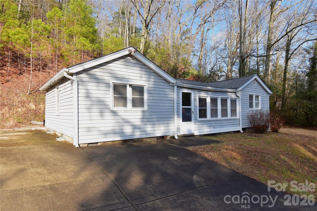 7 Etain Lane, Black Mountain, NC 28711