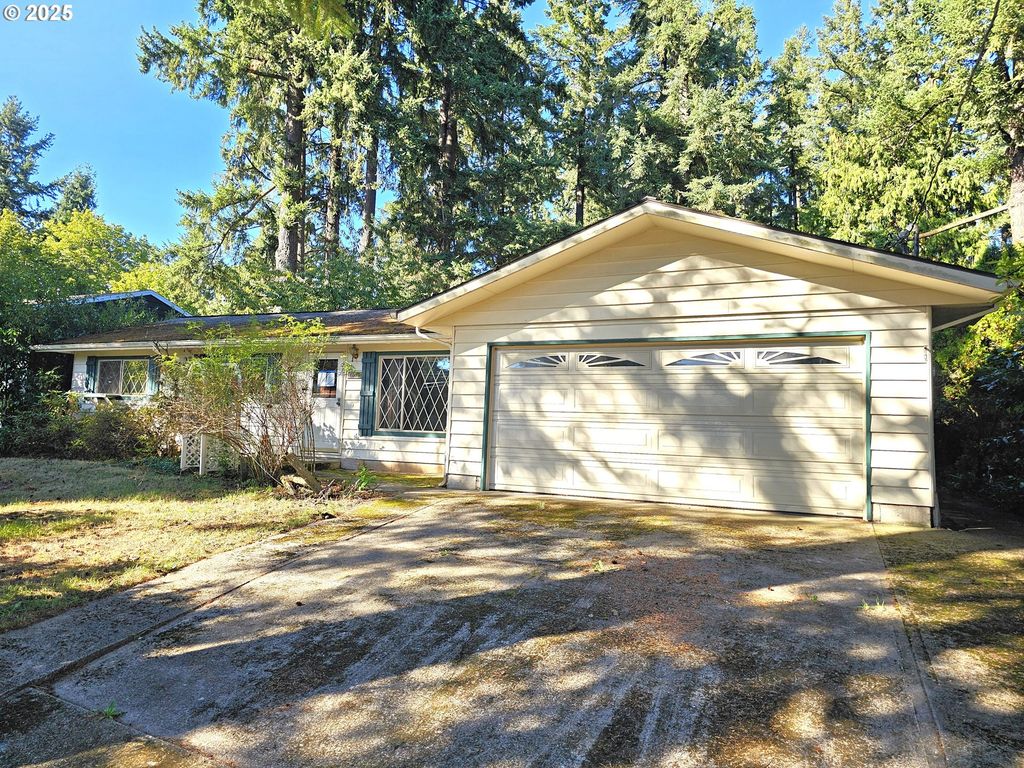 6375 Sw DAWN St, Lake Oswego, OR 97035
