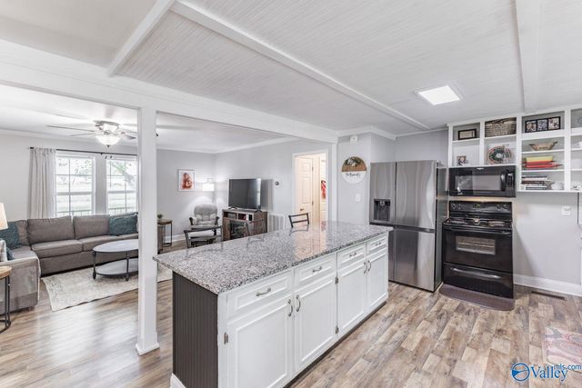 284 Brockway Road, Owens Cross Roads, AL 35763