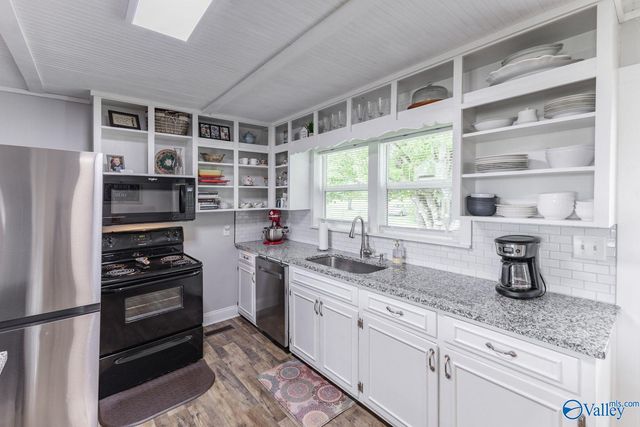 284 Brockway Road, Owens Cross Roads, AL 35763