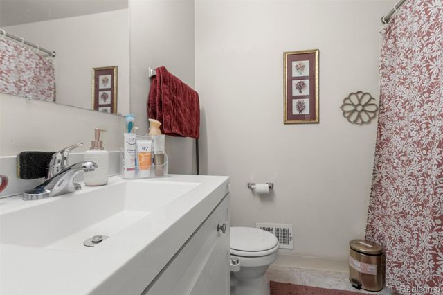 16107 Terrace Village Drive, Taylor, MI 48180