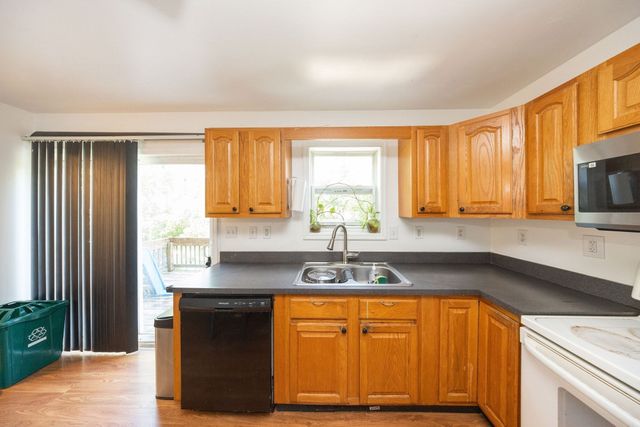 14 Sherburne Ave, Worcester, MA 01606