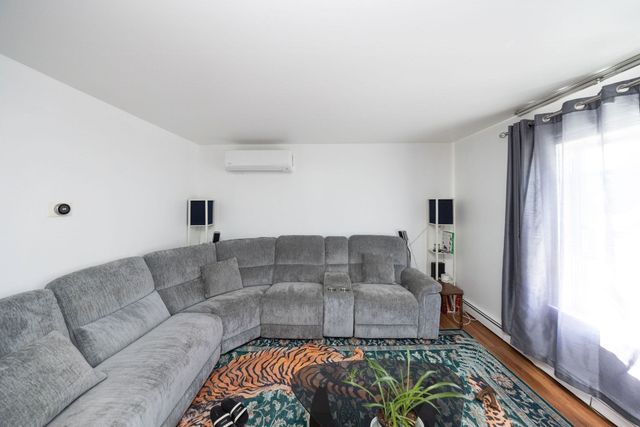 14 Sherburne Ave, Worcester, MA 01606