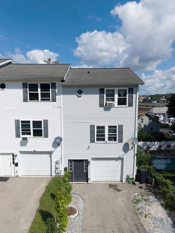 14 Sherburne Ave, Worcester, MA 01606
