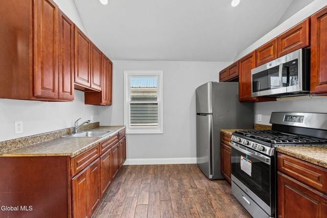 254 3rd Avenue, Troy, NY 12182