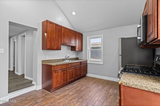 254 3rd Avenue, Troy, NY 12182