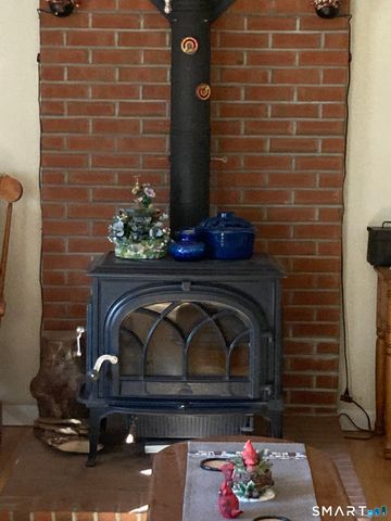 1741 Route 197 Route, Woodstock, CT 06281