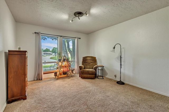 2122 Edinburg Drive, Yukon, OK 73099