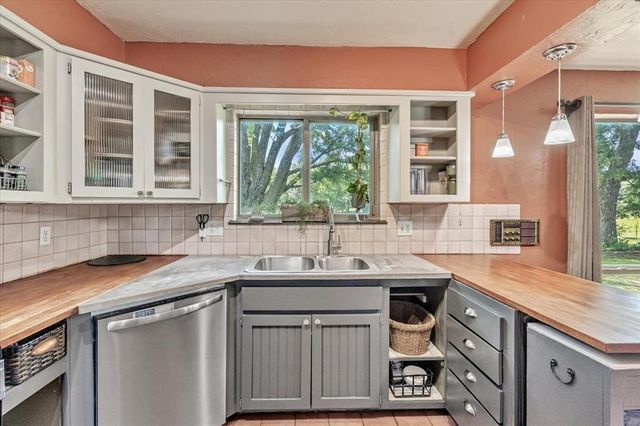 2122 Edinburg Drive, Yukon, OK 73099