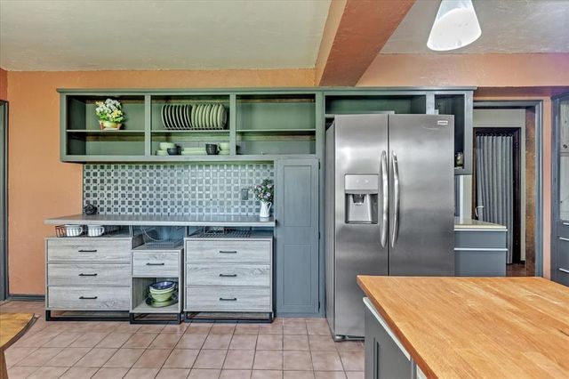 2122 Edinburg Drive, Yukon, OK 73099