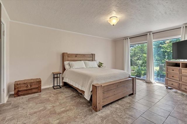 2122 Edinburg Drive, Yukon, OK 73099