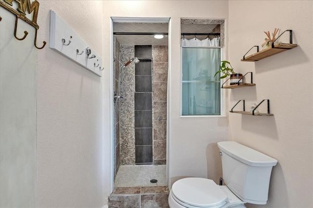 2122 Edinburg Drive, Yukon, OK 73099