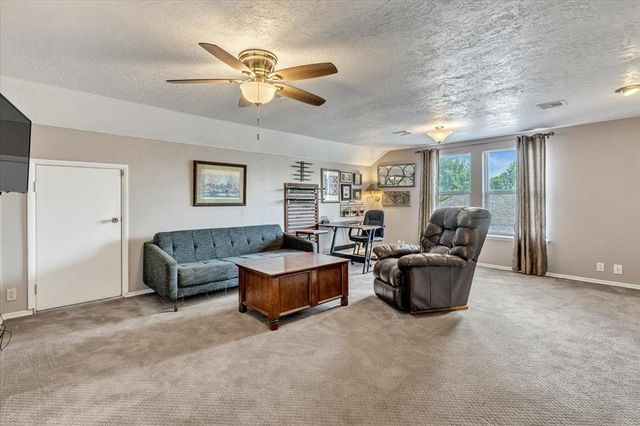 2122 Edinburg Drive, Yukon, OK 73099