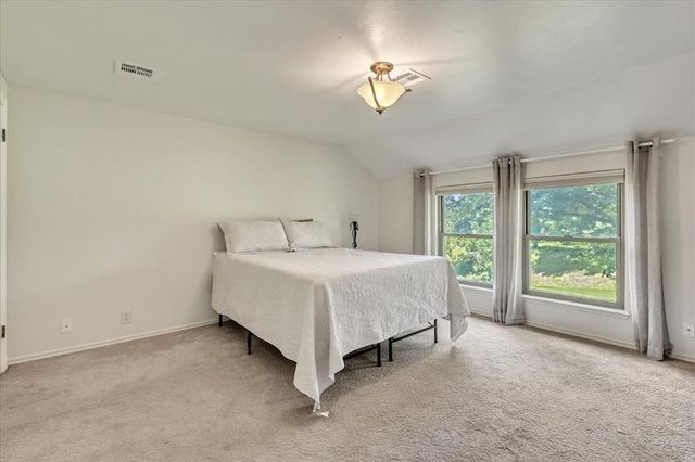 2122 Edinburg Drive, Yukon, OK 73099