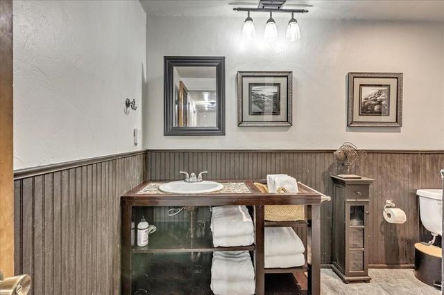 2122 Edinburg Drive, Yukon, OK 73099